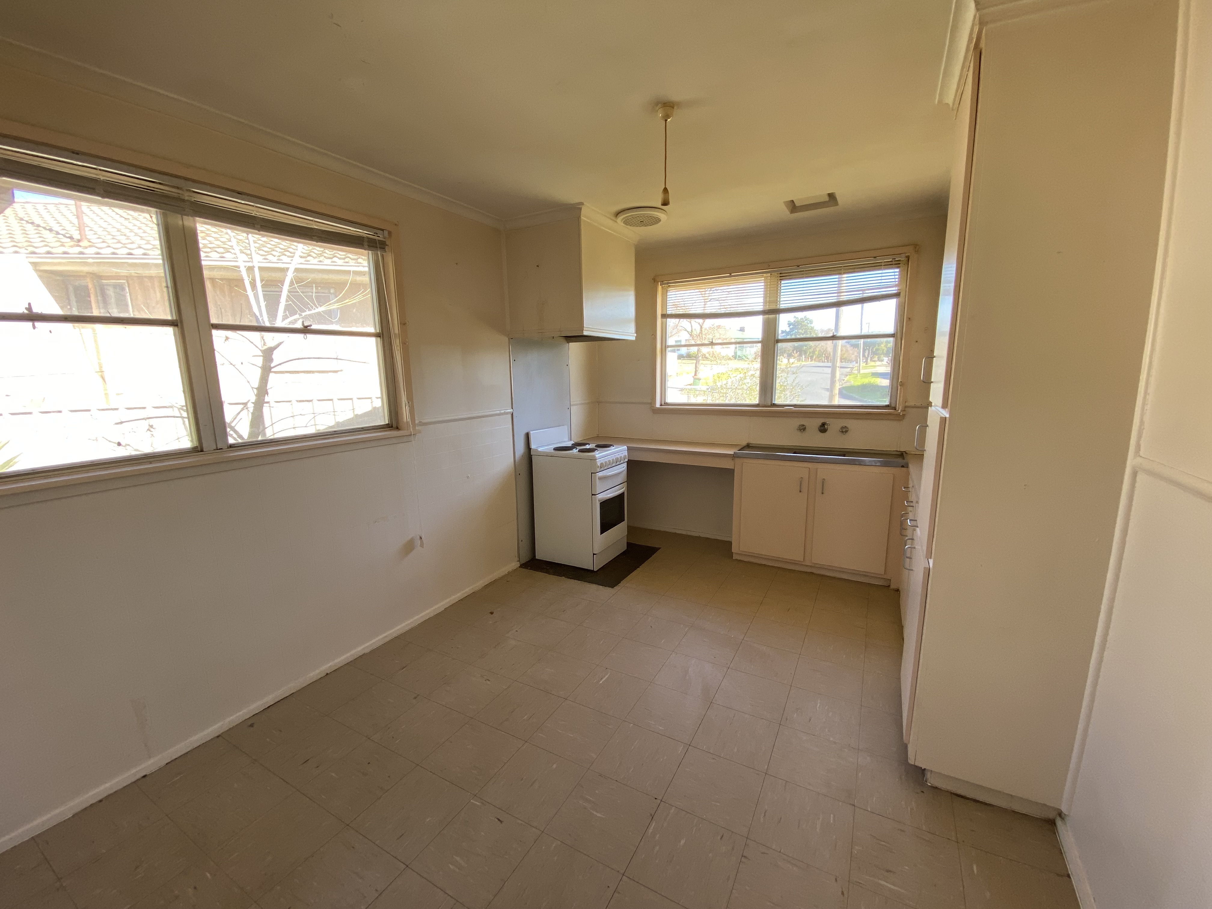 11 Hamilton Crescent, Corryong - Thumbnail 7