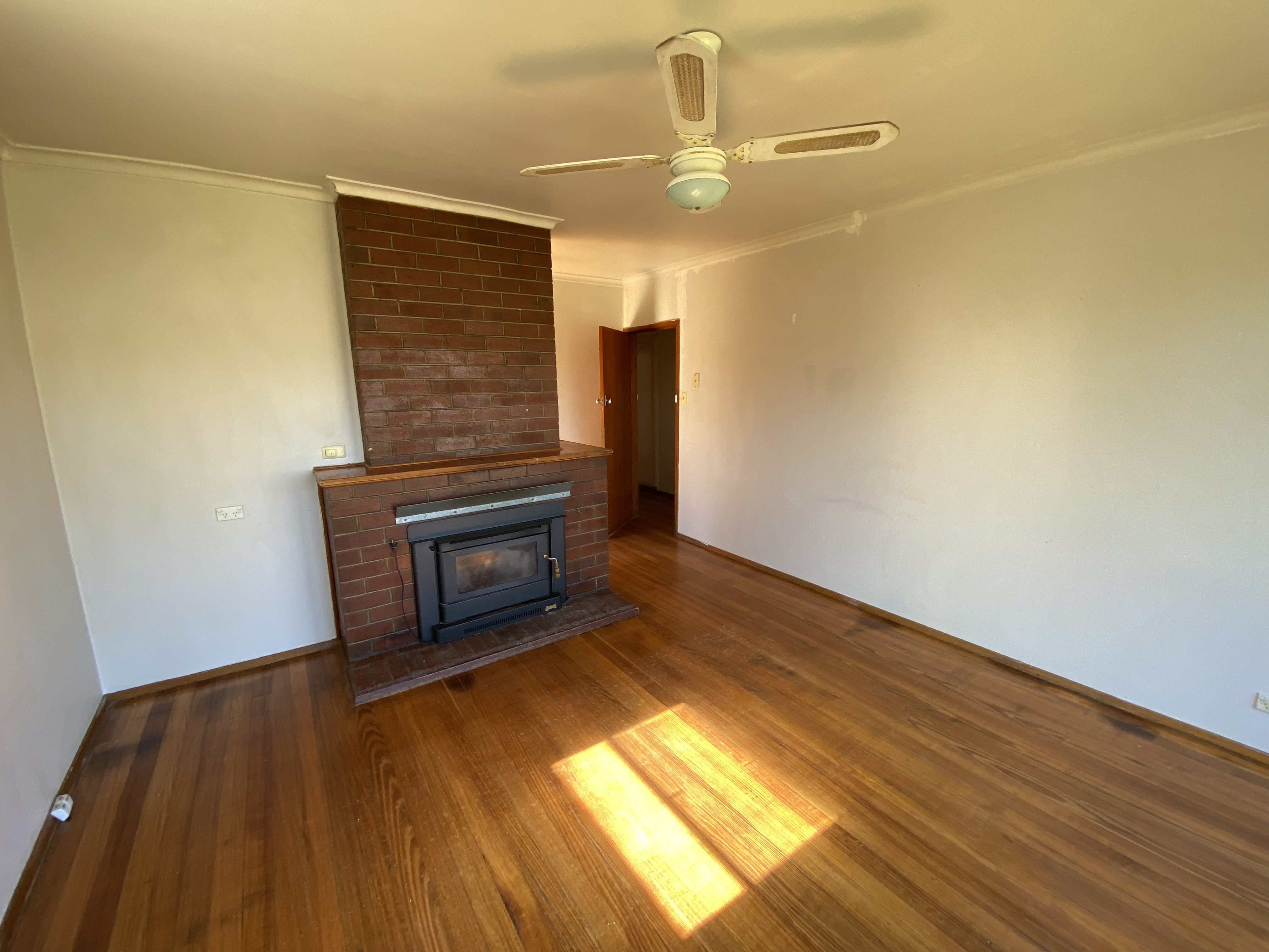11 Hamilton Crescent, Corryong - Thumbnail 6