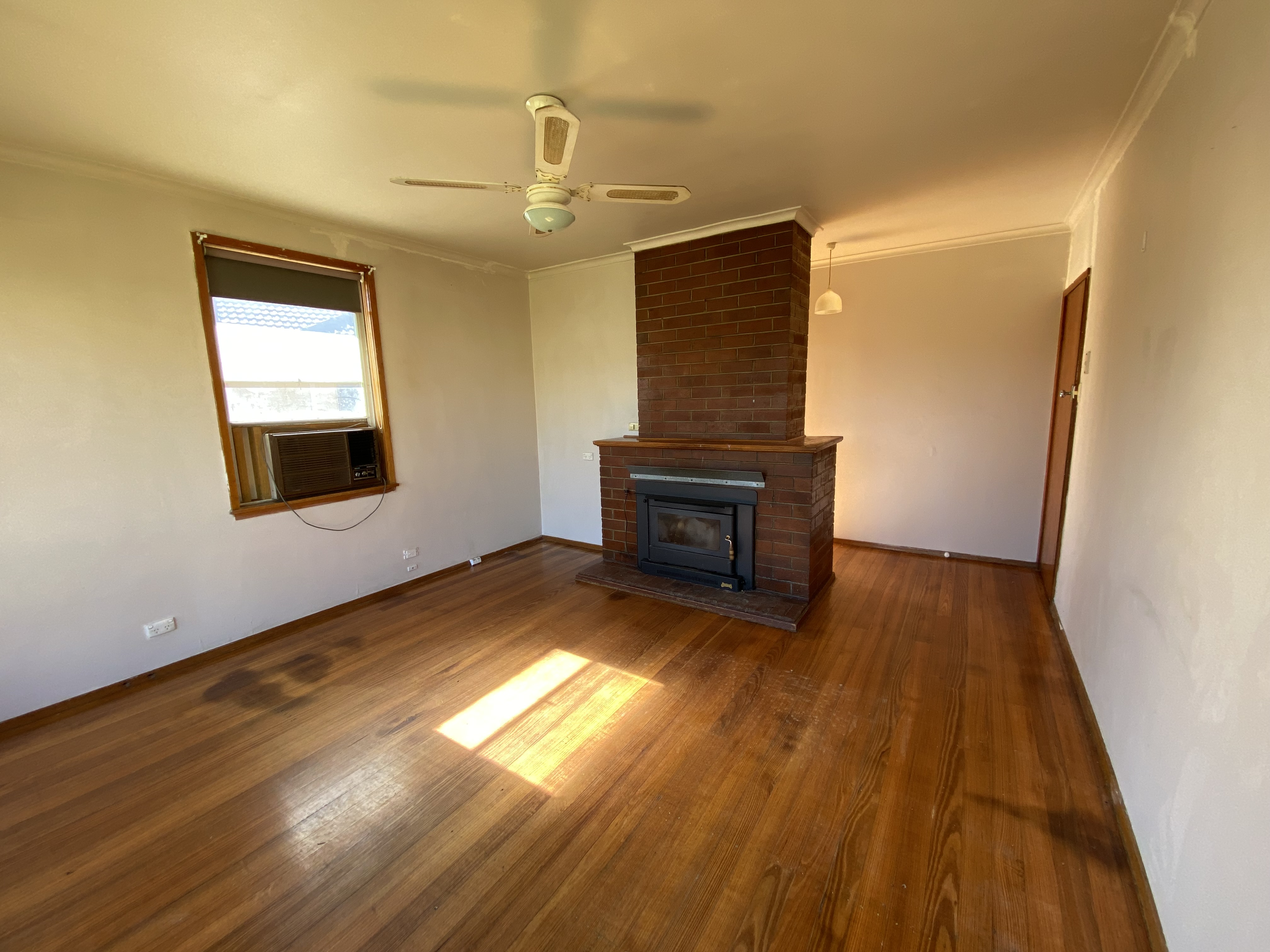 11 Hamilton Crescent, Corryong - Thumbnail 5