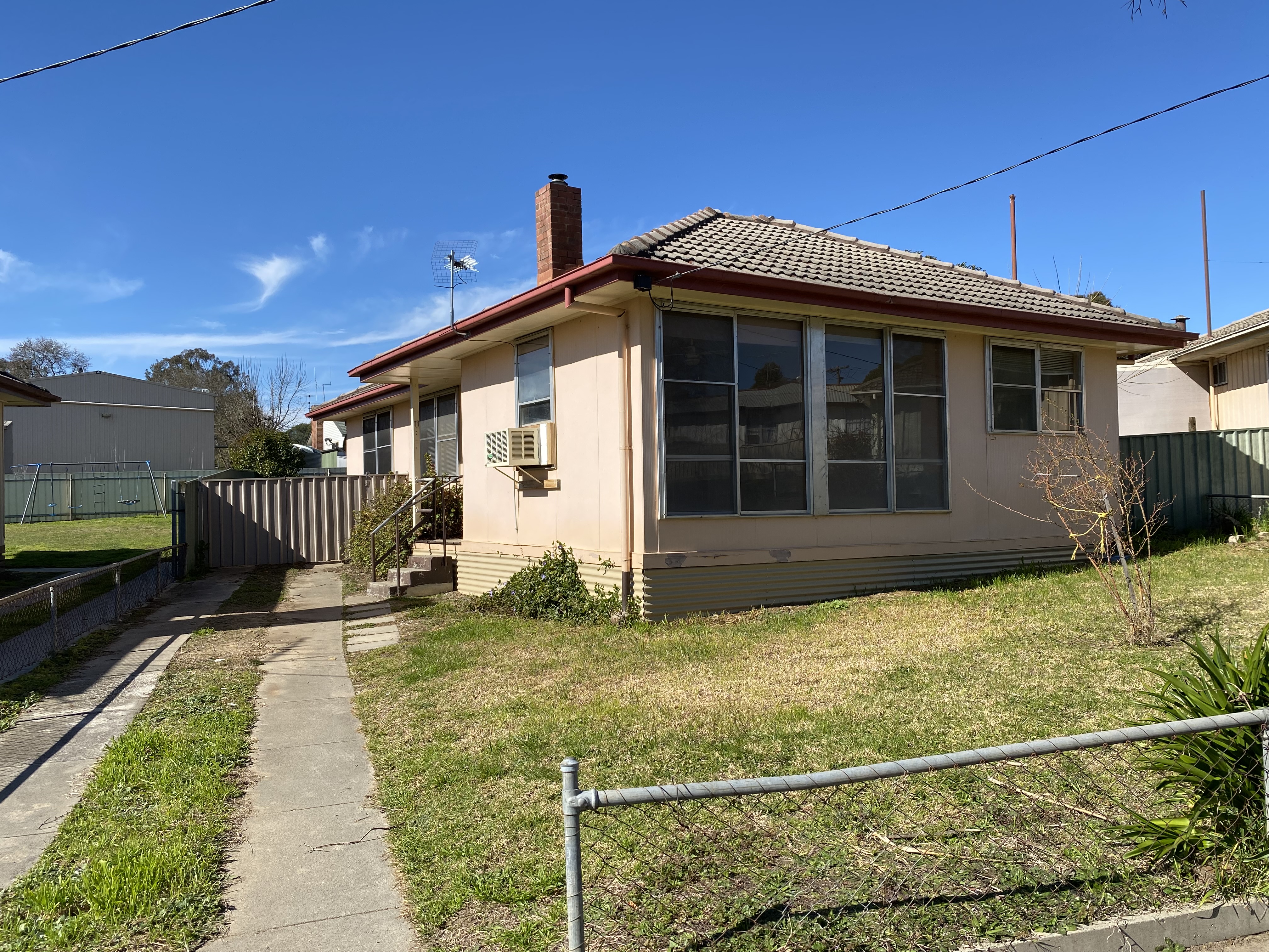 11 Hamilton Crescent, Corryong - Thumbnail 2