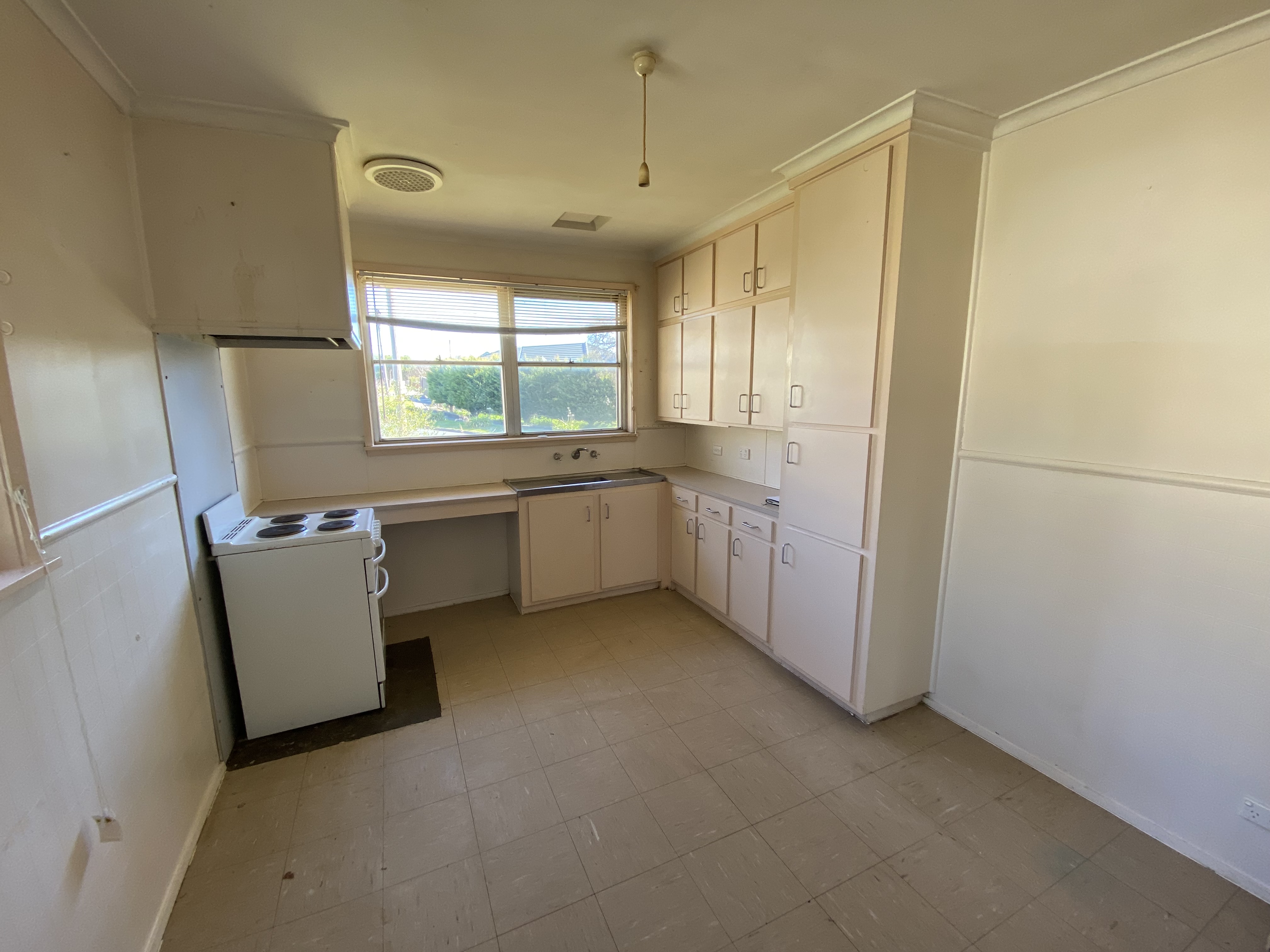 11 Hamilton Crescent, Corryong - Thumbnail 8