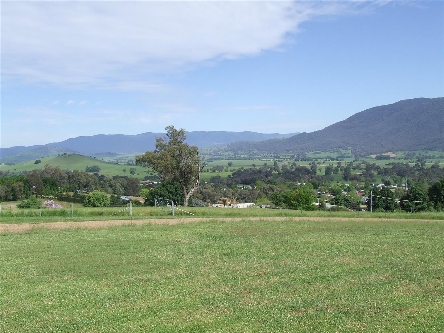 37 Jephcott Avenue, Corryong - Thumbnail 3
