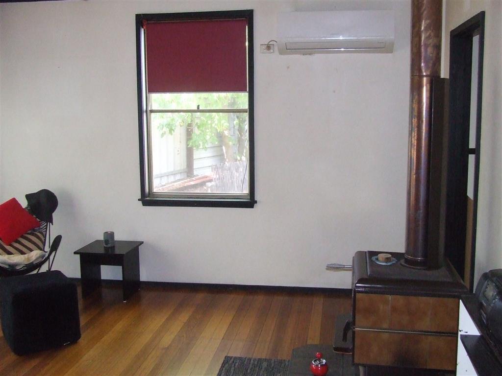 10 Hamilton Cres, Corryong - Thumbnail 2