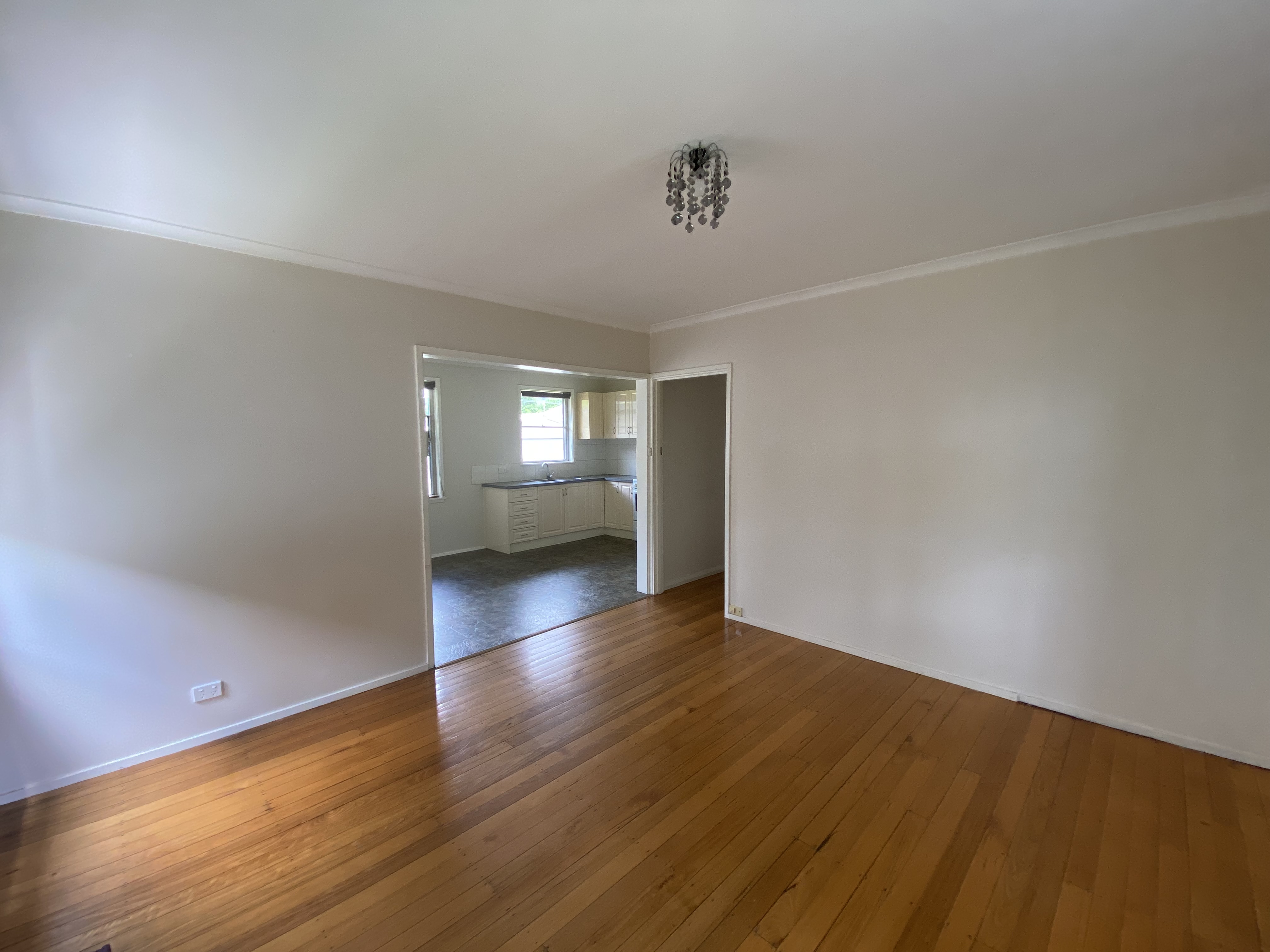 43 Hamilton Crescent, Corryong - Thumbnail 3