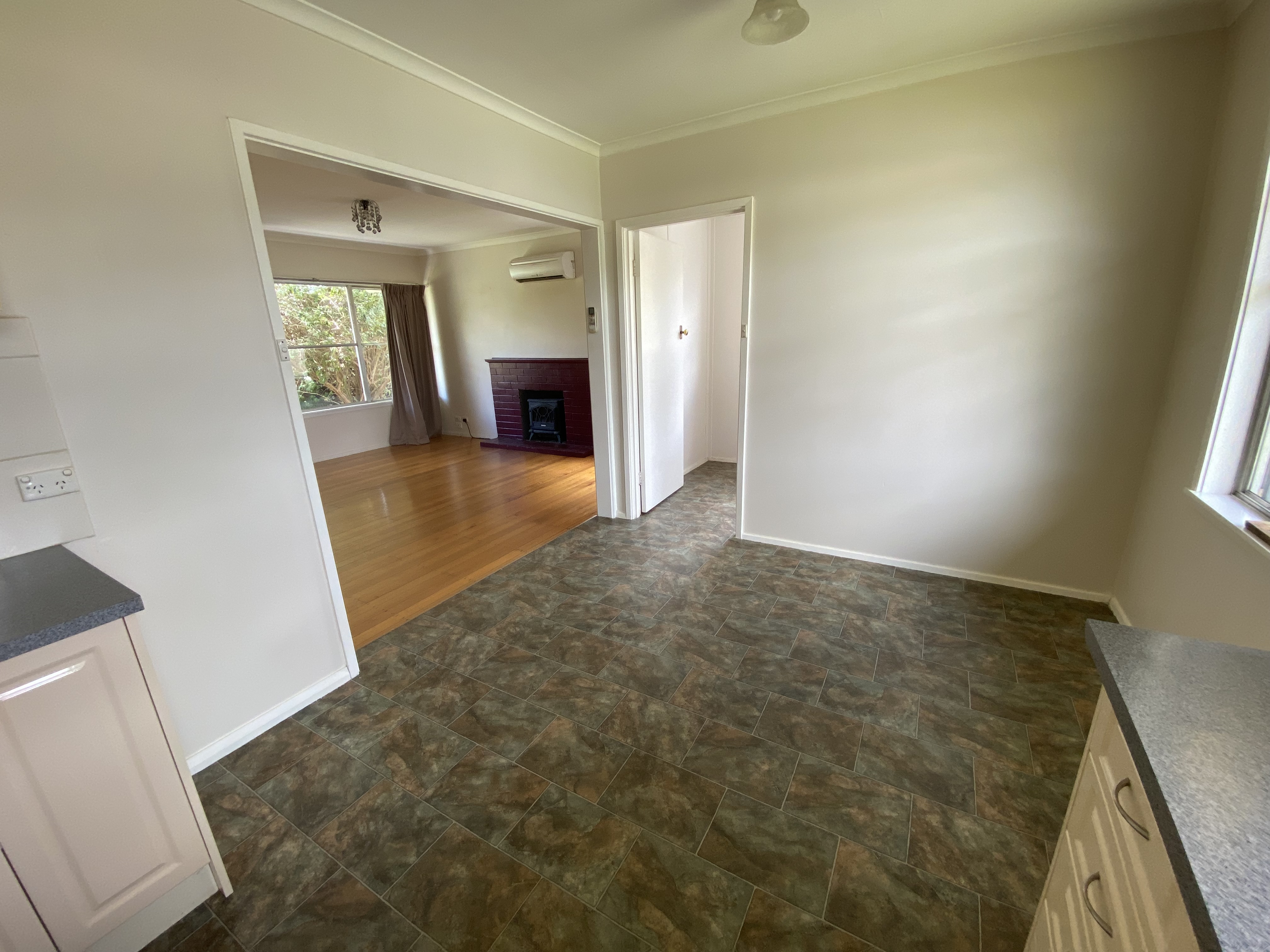 43 Hamilton Crescent, Corryong - Thumbnail 4