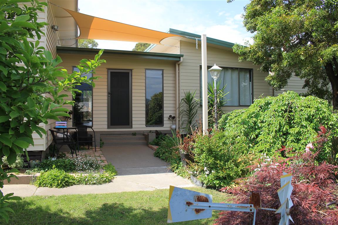 165 Harris st, Corryong - Thumbnail 2
