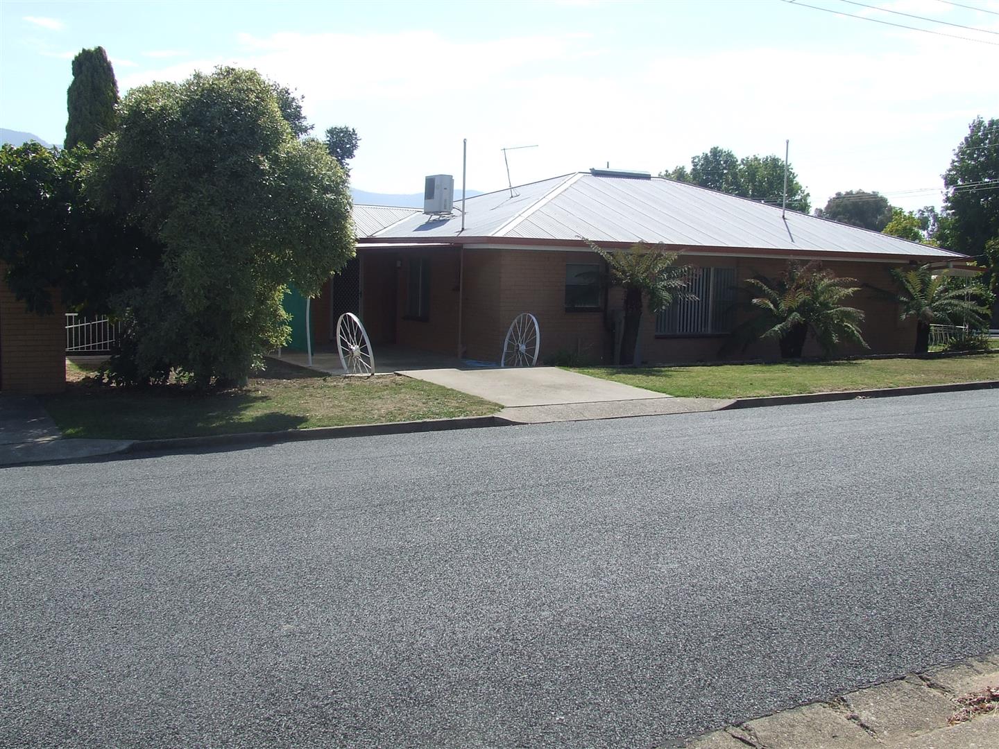 52 Jardine, Corryong - Thumbnail 3