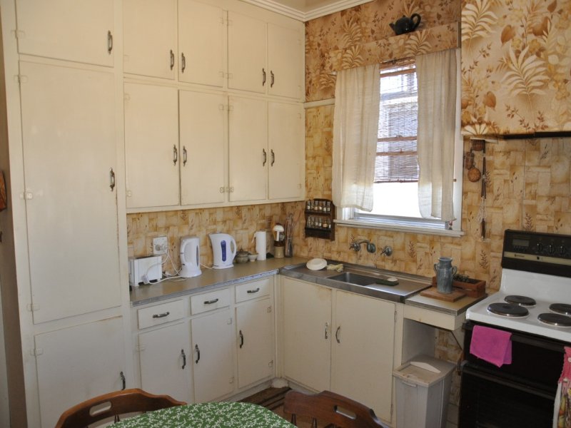 98 Harris Street, Corryong - Thumbnail 4