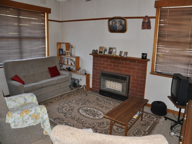 98 Harris Street, Corryong - Thumbnail 2