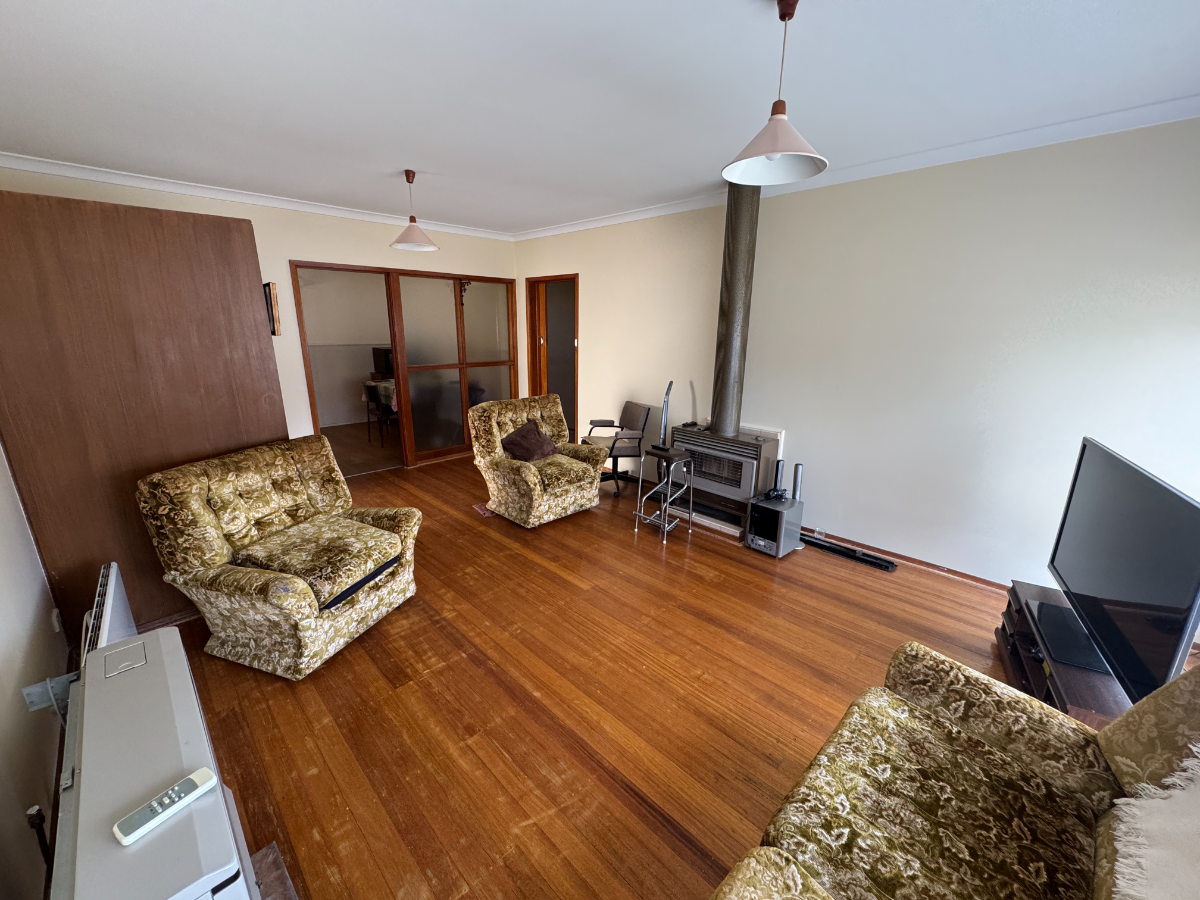 26 Hamilton Crescent, Corryong - Thumbnail 4