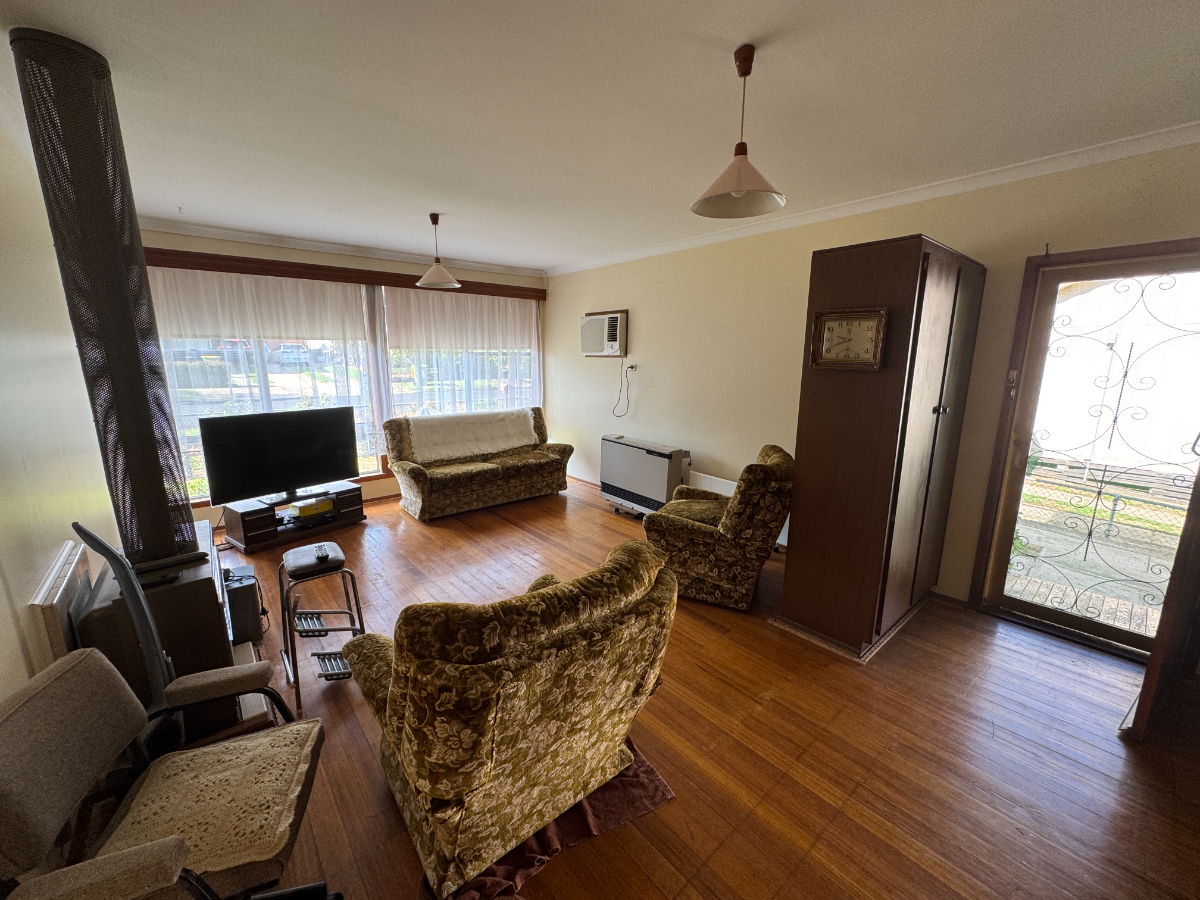 26 Hamilton Crescent, Corryong - Thumbnail 2