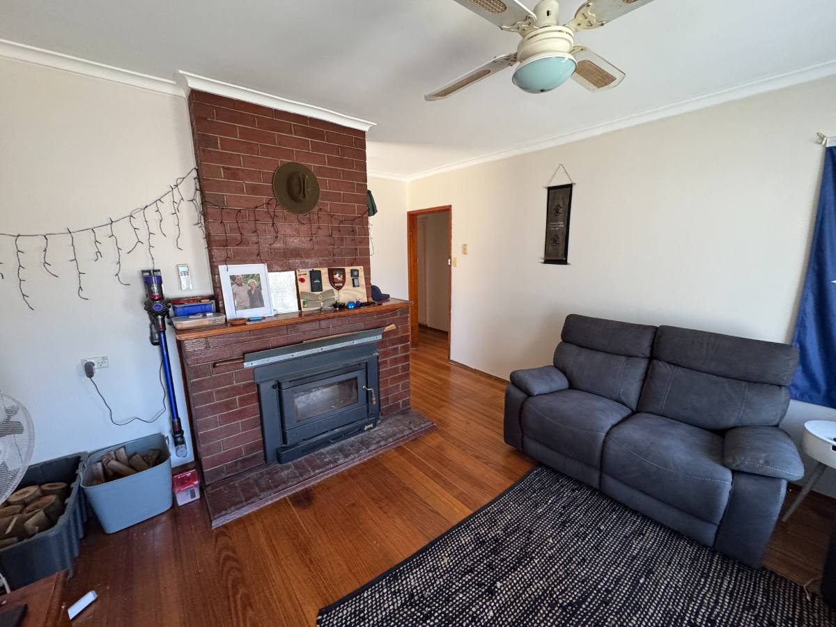 11 Hamilton Crescent, Corryong - Thumbnail 5