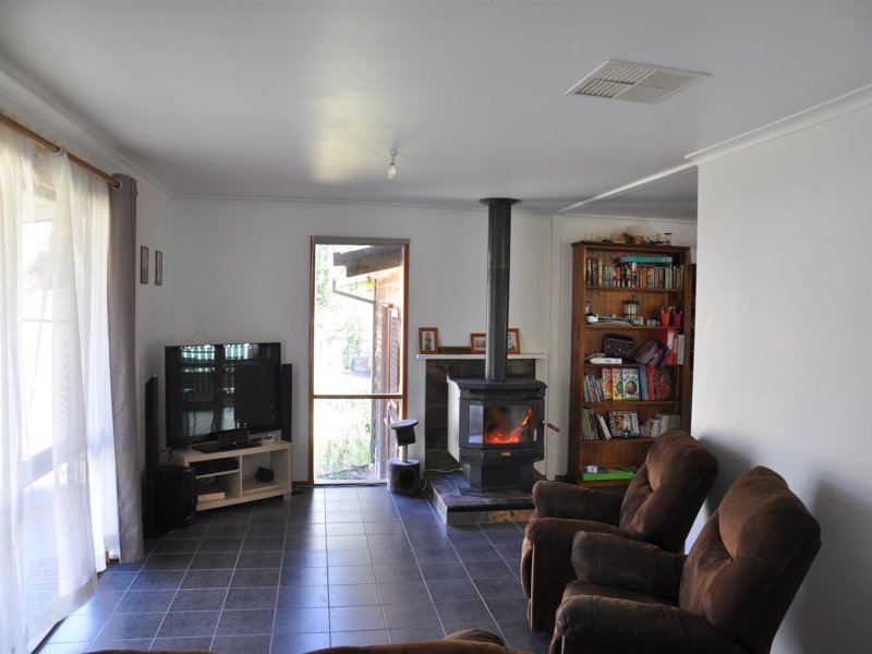 10 McKay St, Corryong - Thumbnail 2