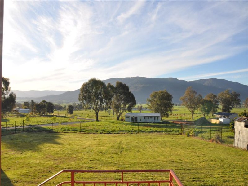 28 Towong Rd, Corryong - Thumbnail 2