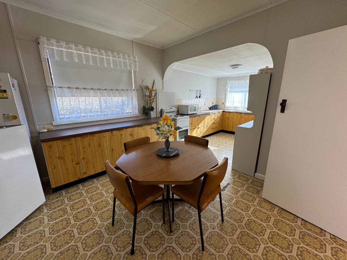 6 Jephcott Avenue, Corryong - Thumbnail 2