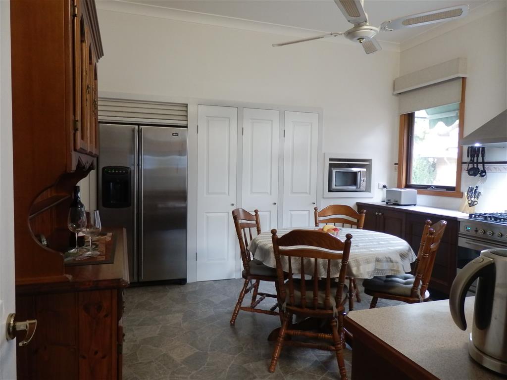 14 Greenham st, Corryong - Thumbnail 2