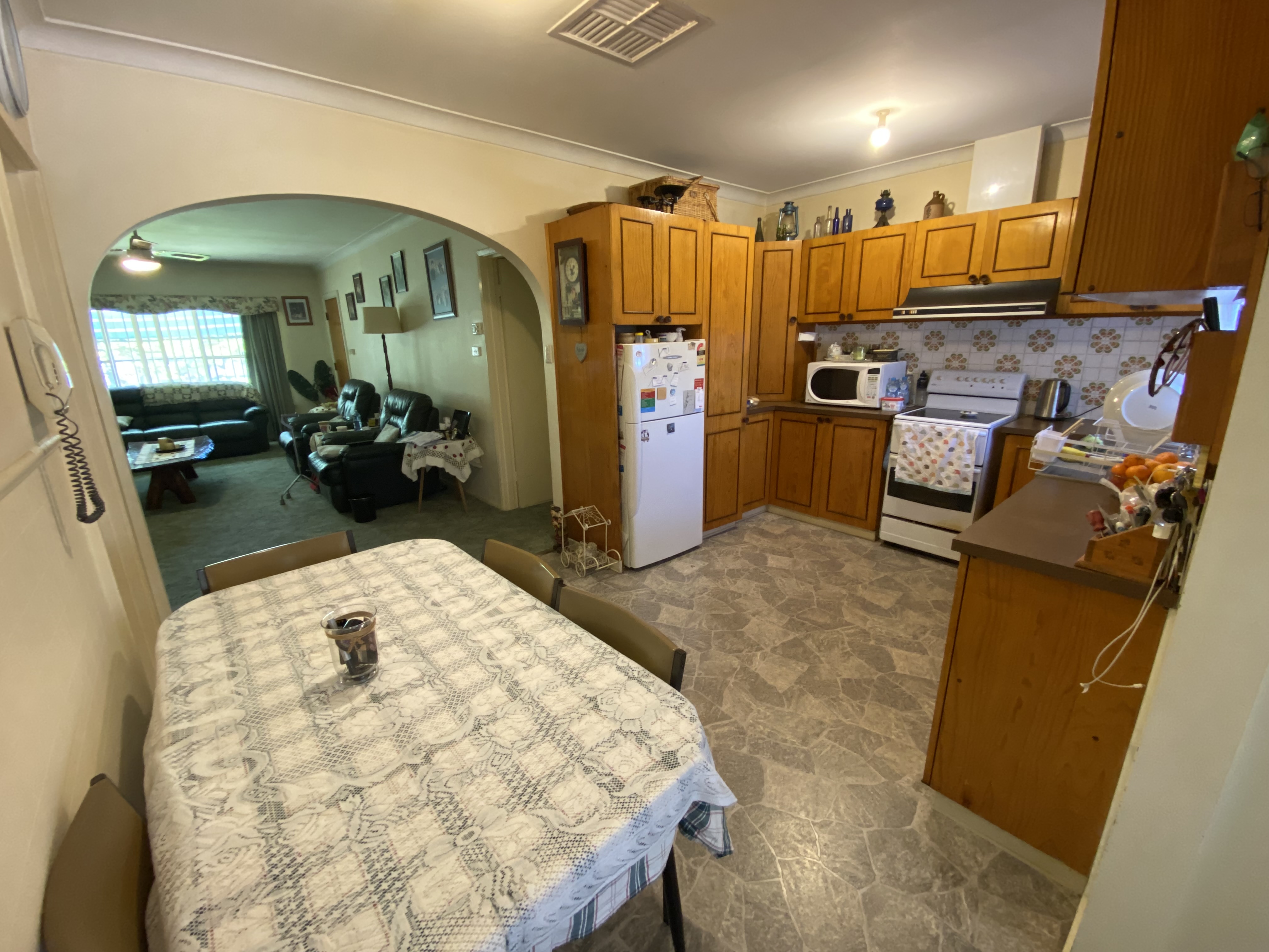 3 Hamilton Crescent, Corryong - Thumbnail 3