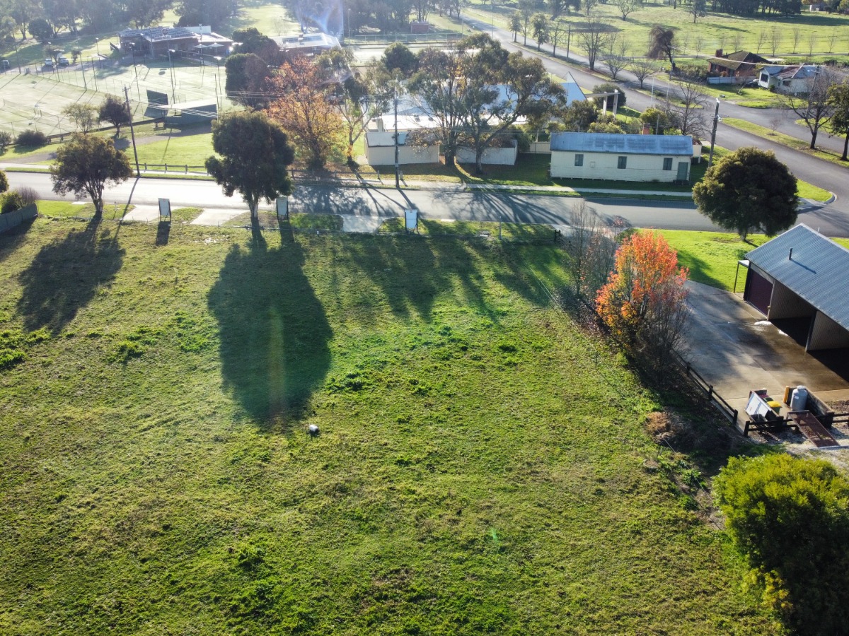51 Strzelecki Way, Corryong - Thumbnail 3