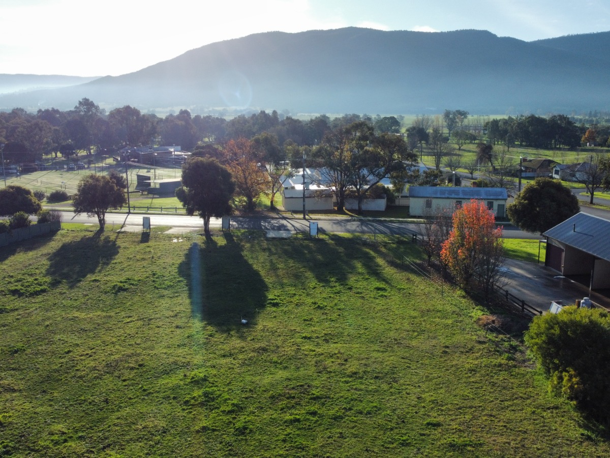 51 Strzelecki Way, Corryong - Thumbnail 2