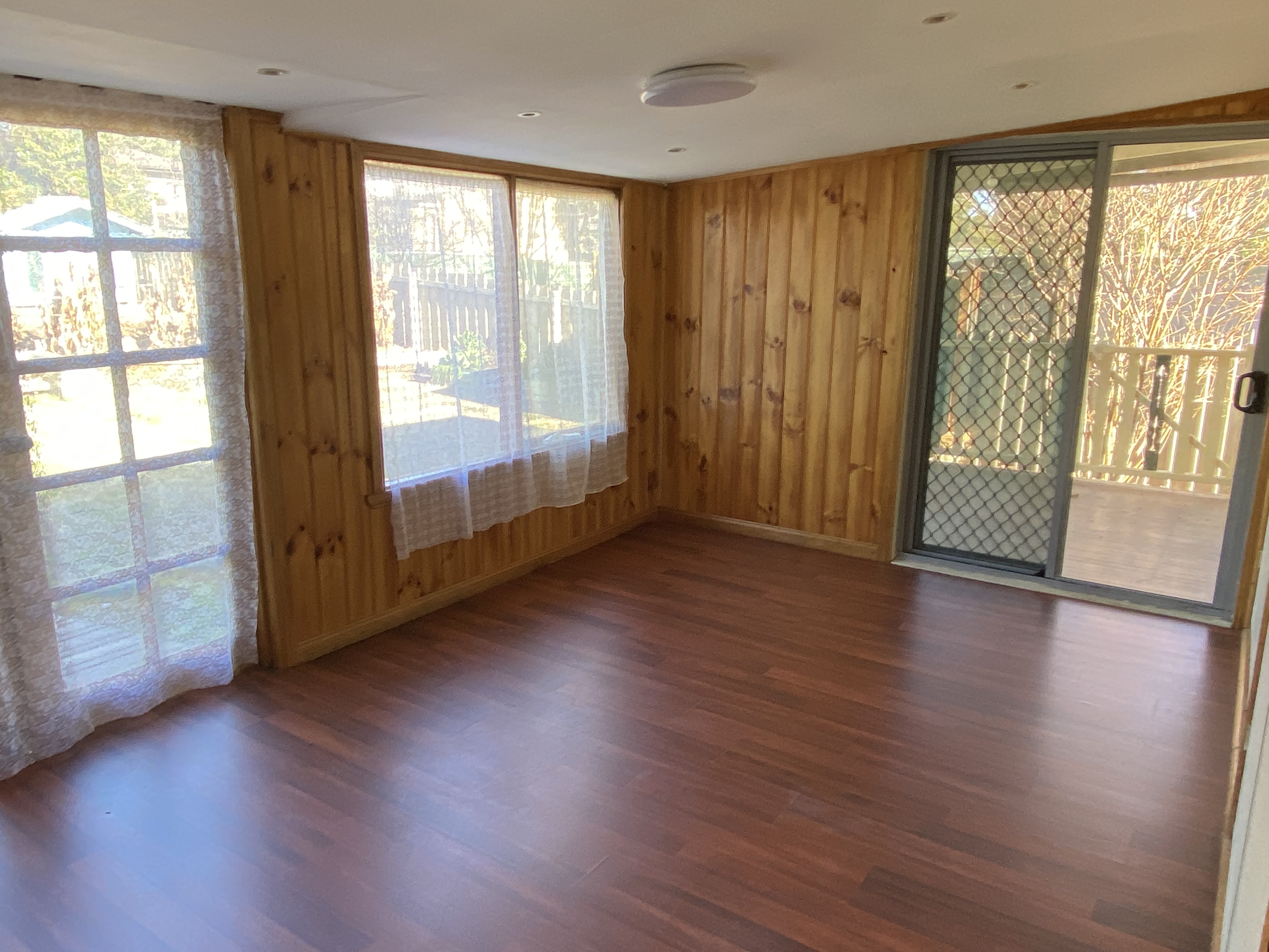 21 Hamilton Crescent, Corryong - Thumbnail 8