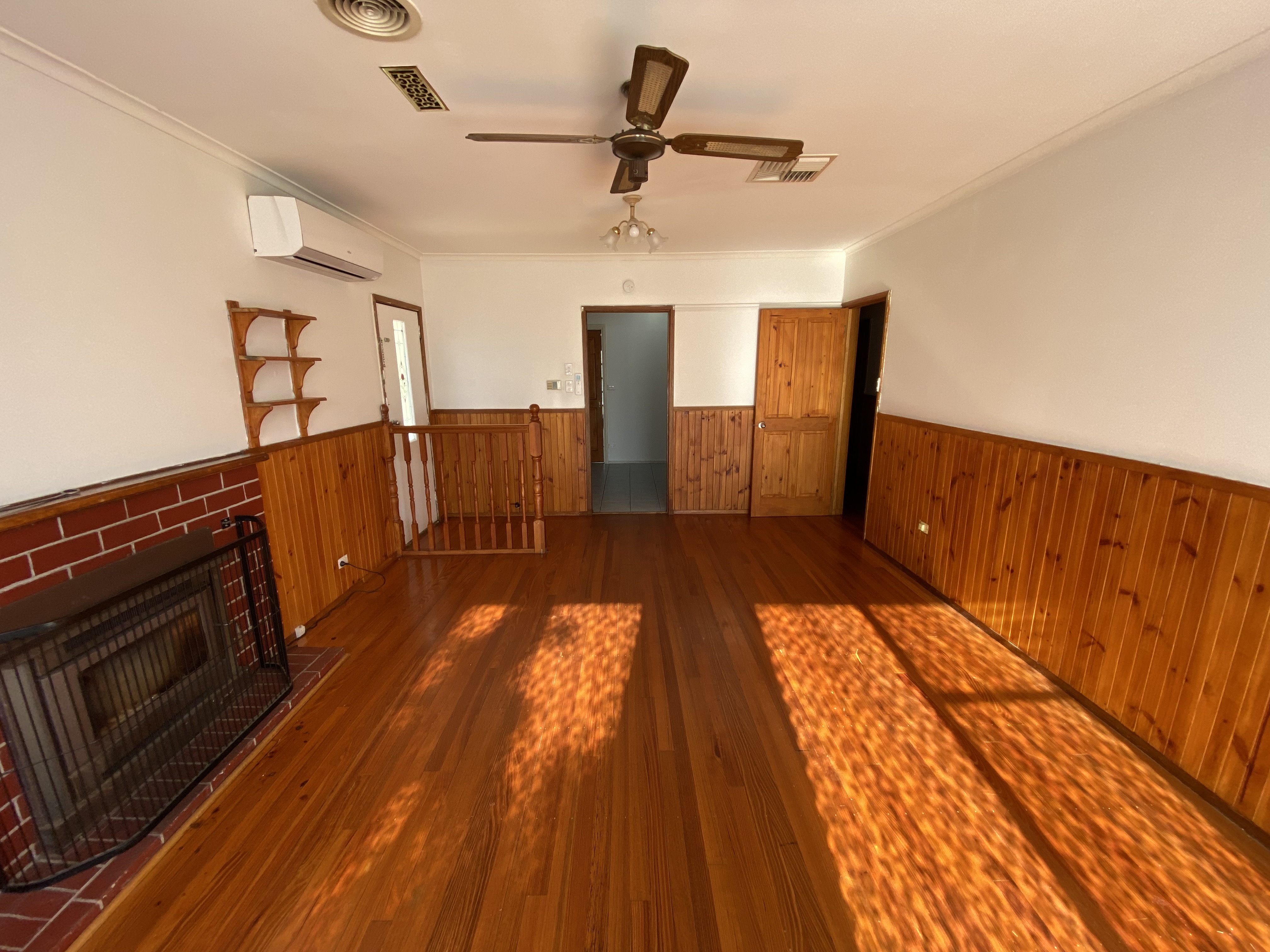 21 Hamilton Crescent, Corryong - Thumbnail 3