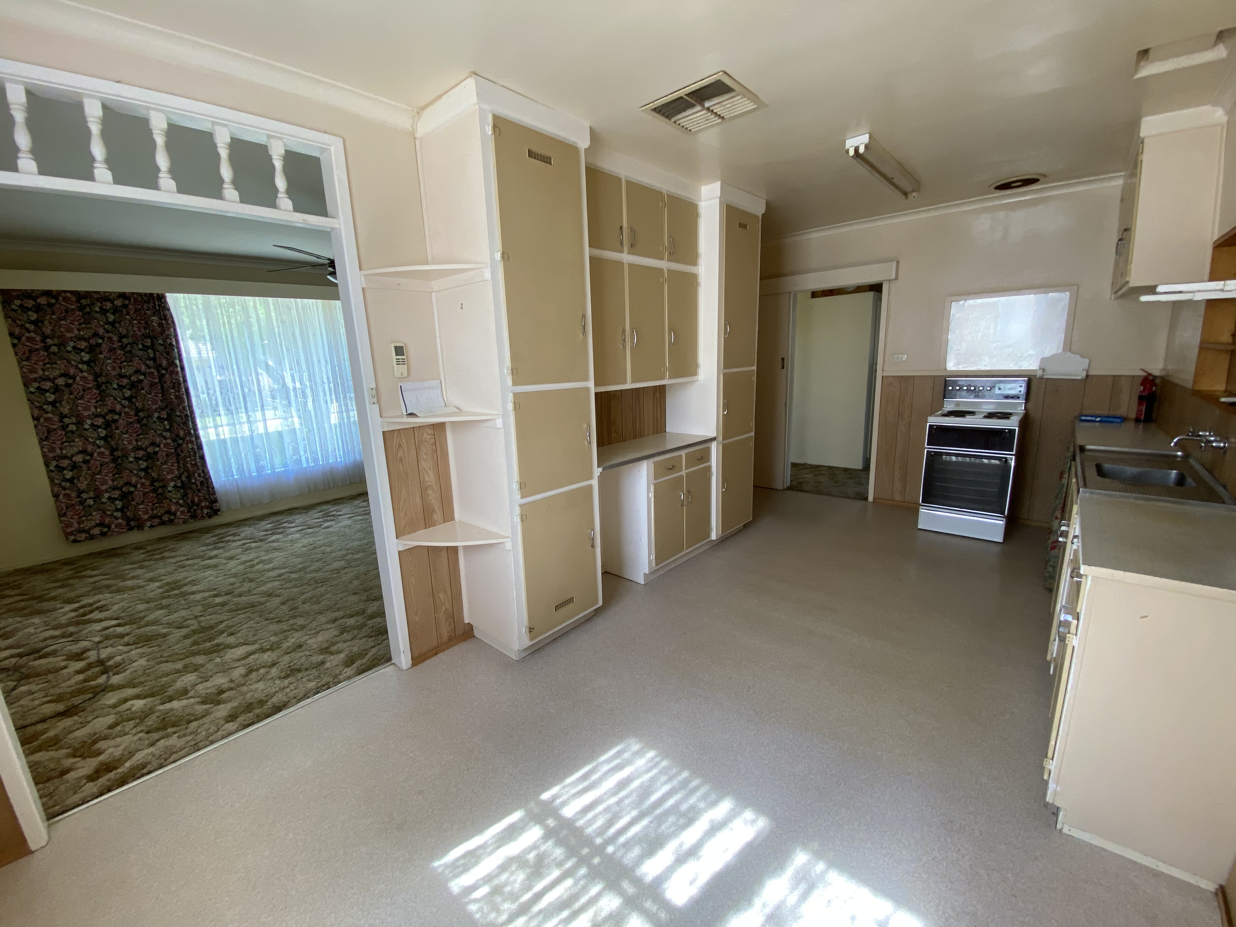 8 Hamilton Crescent, Corryong - Thumbnail 4
