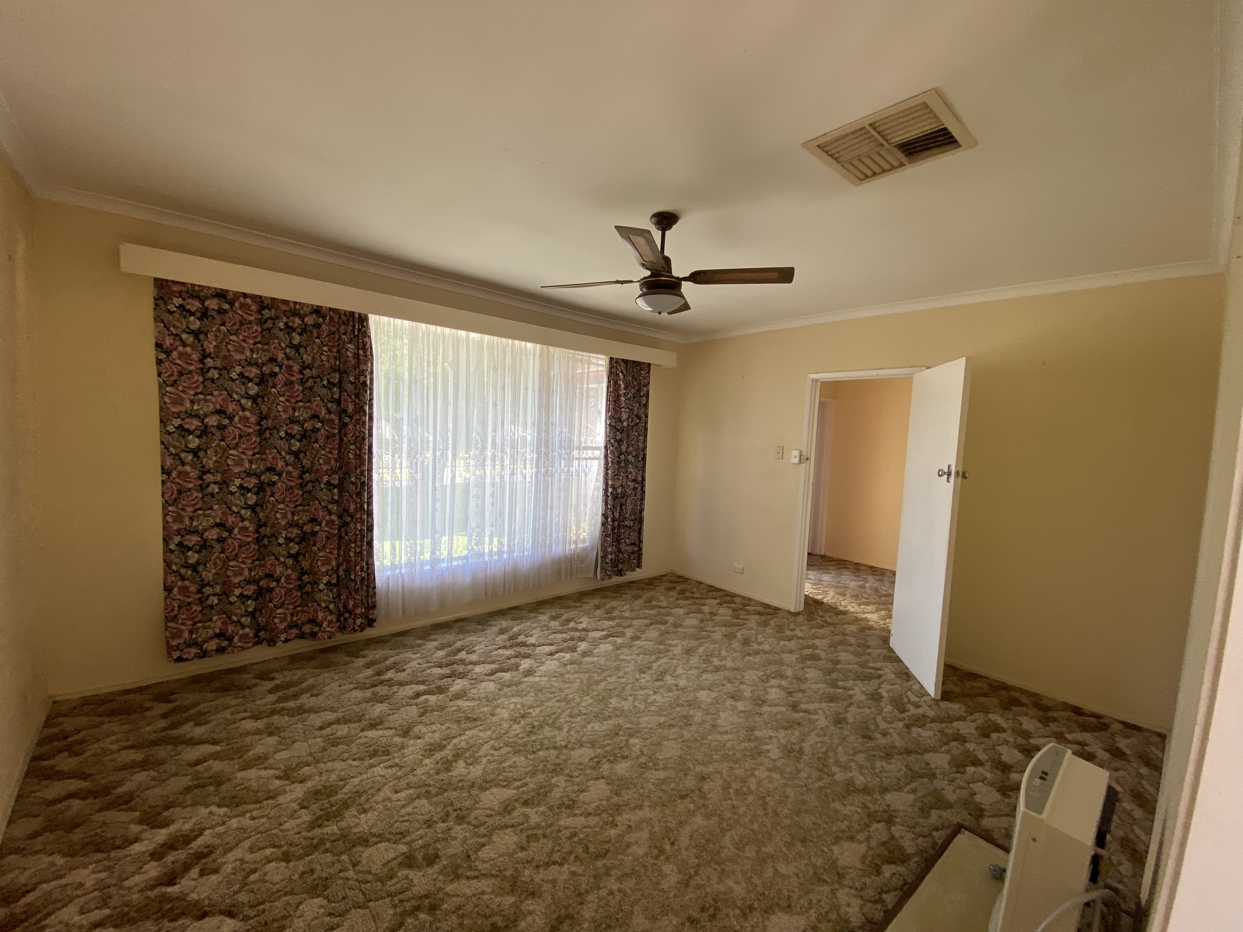 8 Hamilton Crescent, Corryong - Thumbnail 7