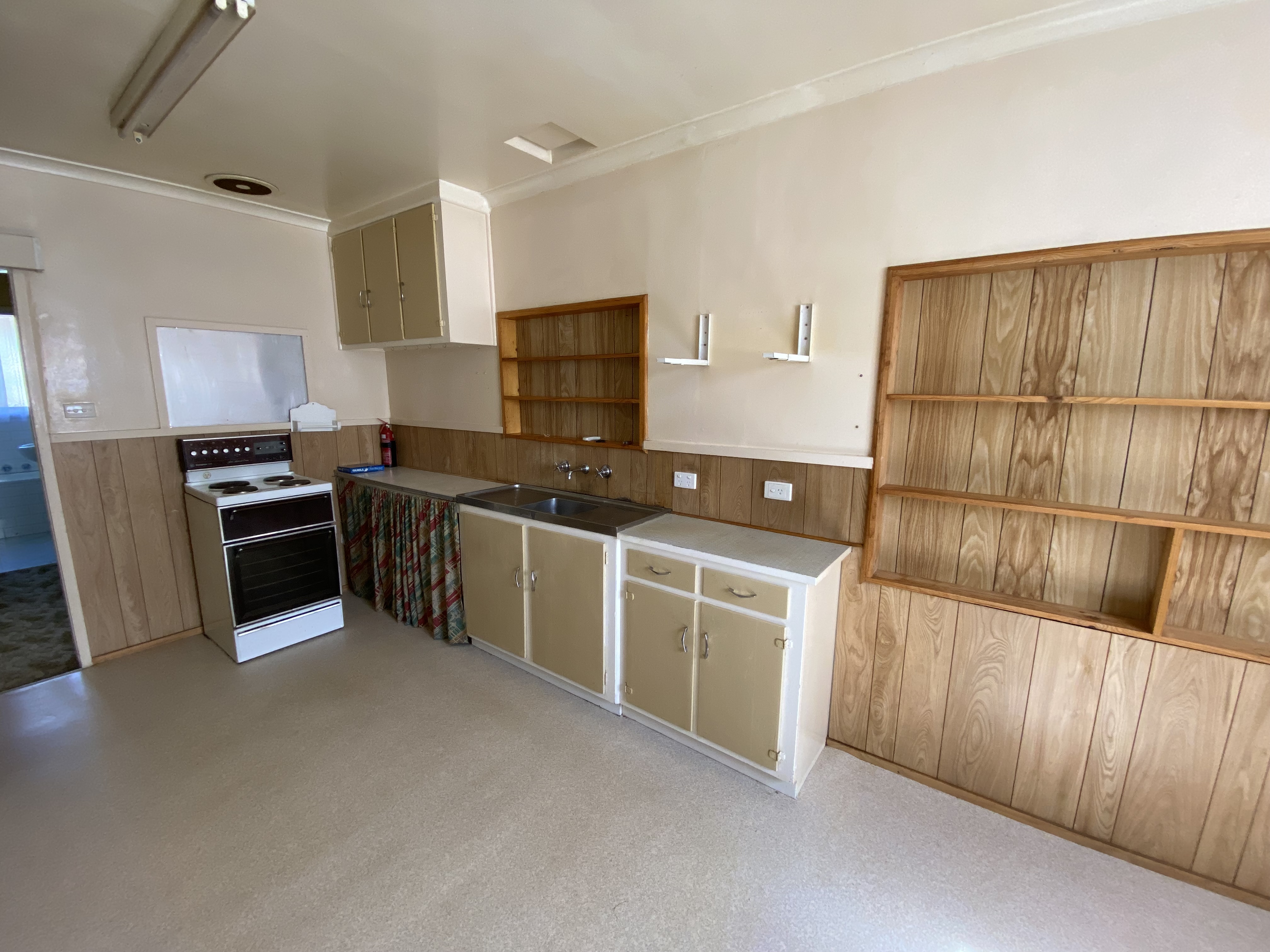 8 Hamilton Crescent, Corryong - Thumbnail 5