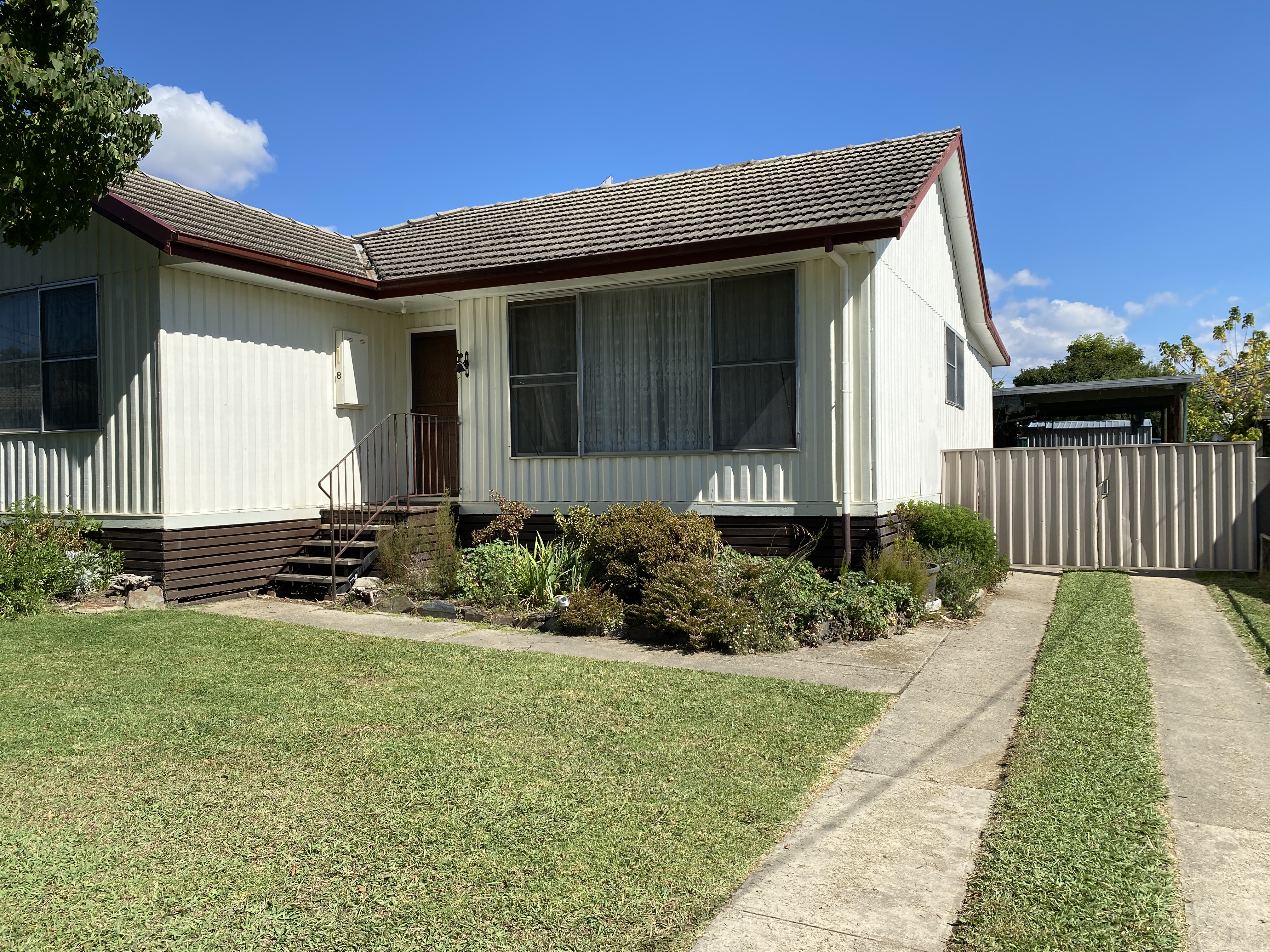 8 Hamilton Crescent, Corryong - Thumbnail 2