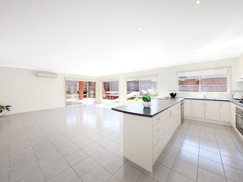 16 Vantage Point Boulevard, Doreen - Thumbnail 4