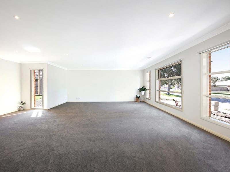 16 Vantage Point Boulevard, Doreen - Thumbnail 2