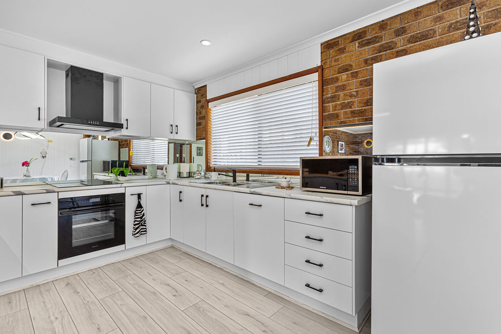 unit 2/25 Thomson Street, Apollo Bay - Image 1