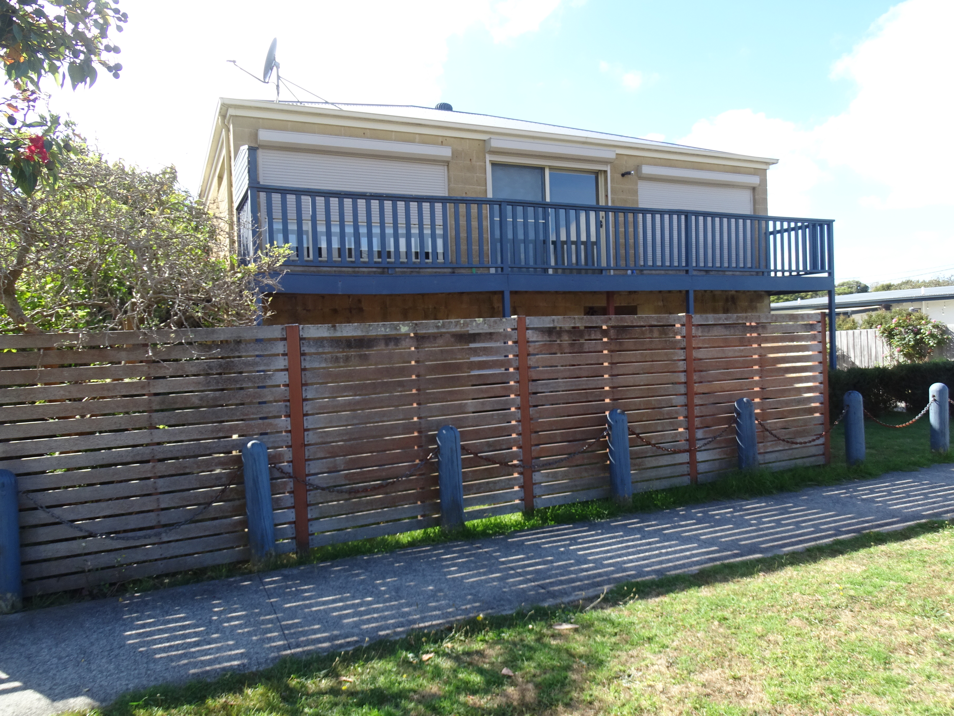 1/112 McLachlan Street, Apollo Bay - Thumbnail 3