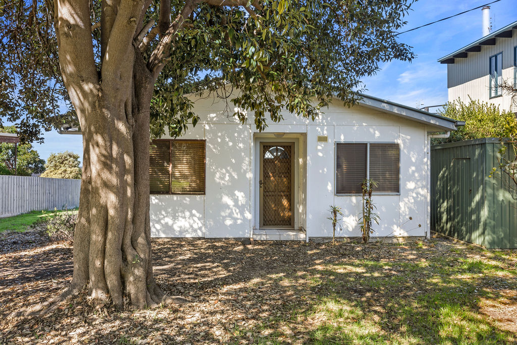 15 Surf Avenue, Skenes Creek - Image 1
