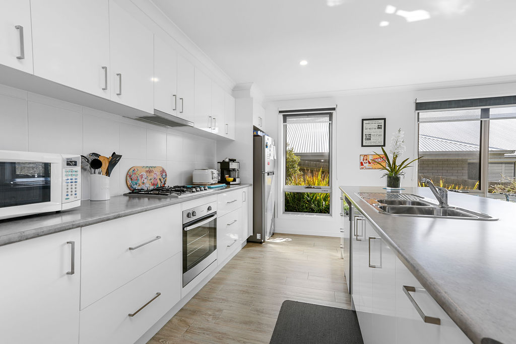 17 Dolphin Court, Apollo Bay - Thumbnail 2