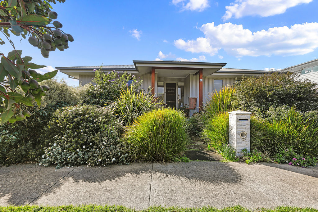 17 Dolphin Court, Apollo Bay - Image 1
