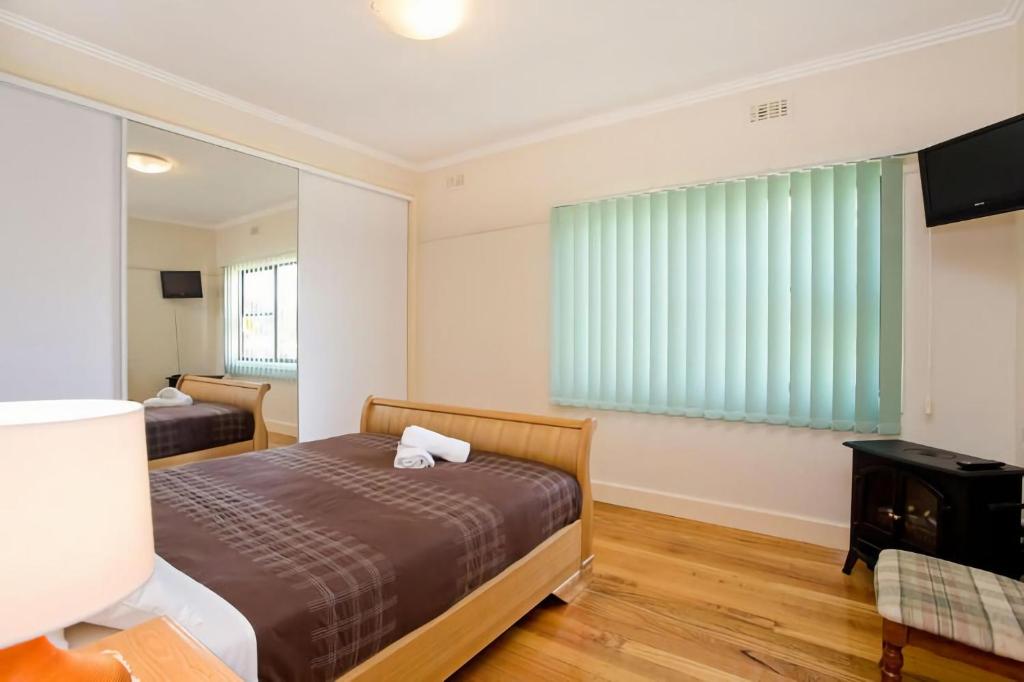 14 Great Ocean Road, Apollo Bay - Thumbnail 3