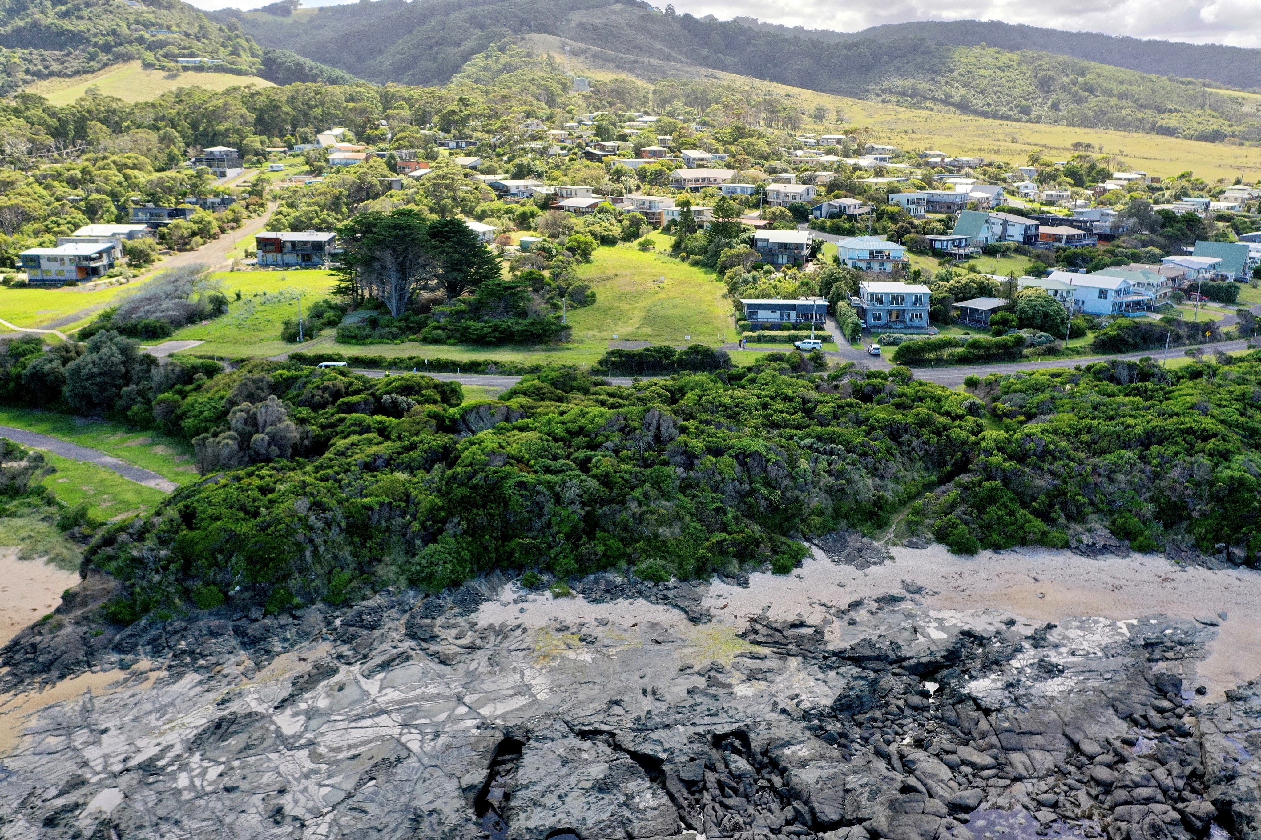 9 - 11 - 11 GREAT OCEAN ROAD, Skenes Creek - Image 1