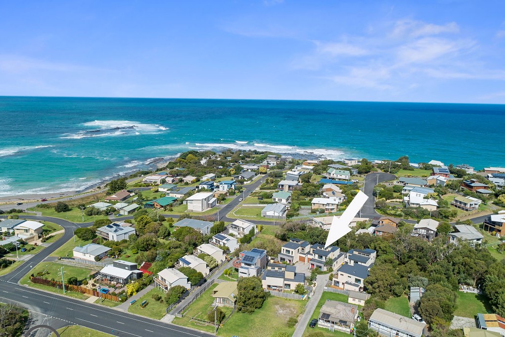 2/15 Great Ocean Road, Marengo - Image 1