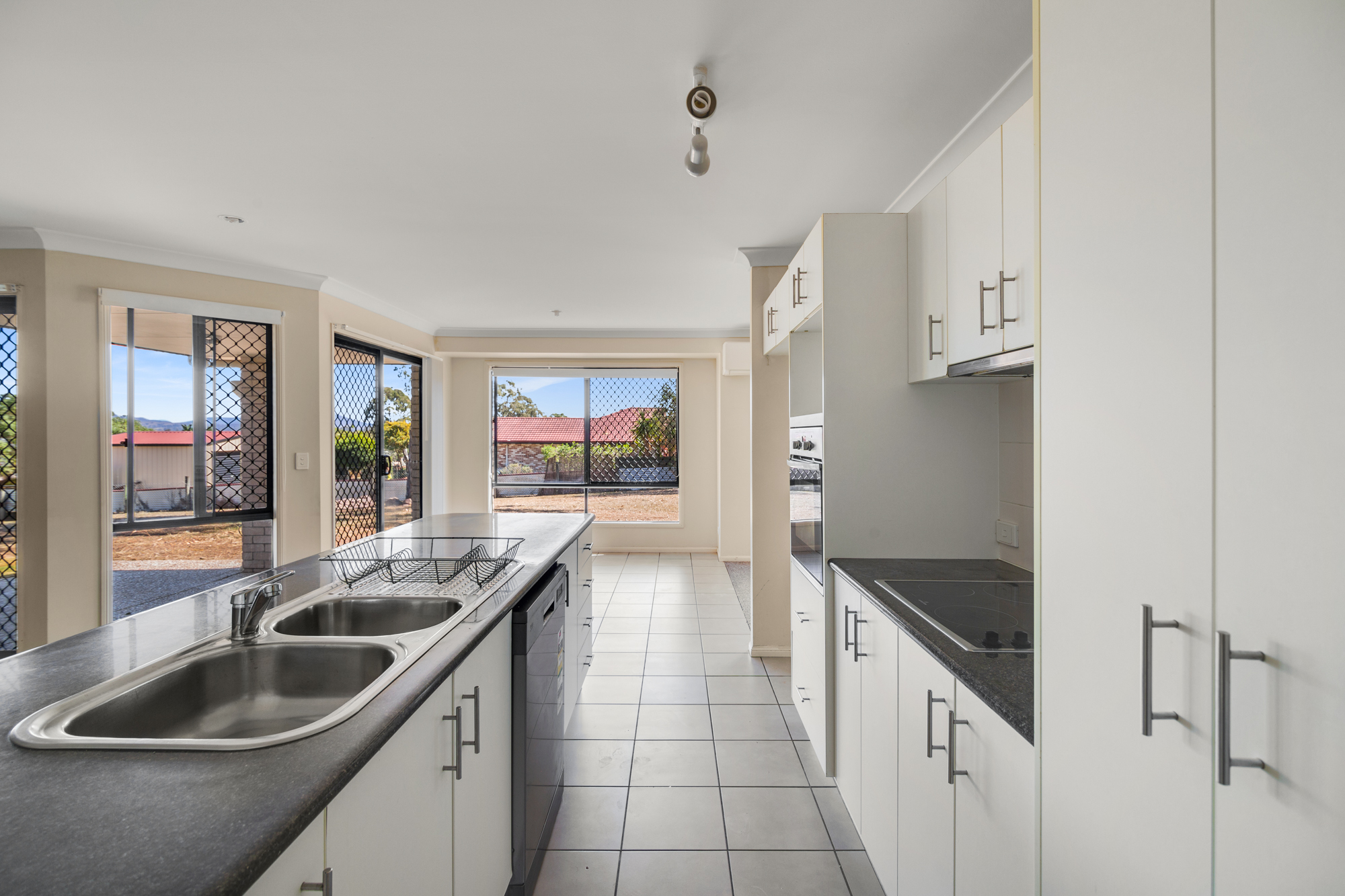 23-25 Oakdale Court, Gleneagle - Thumbnail 8