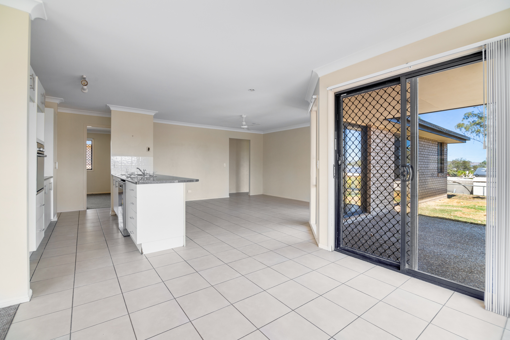 23-25 Oakdale Court, Gleneagle - Thumbnail 5