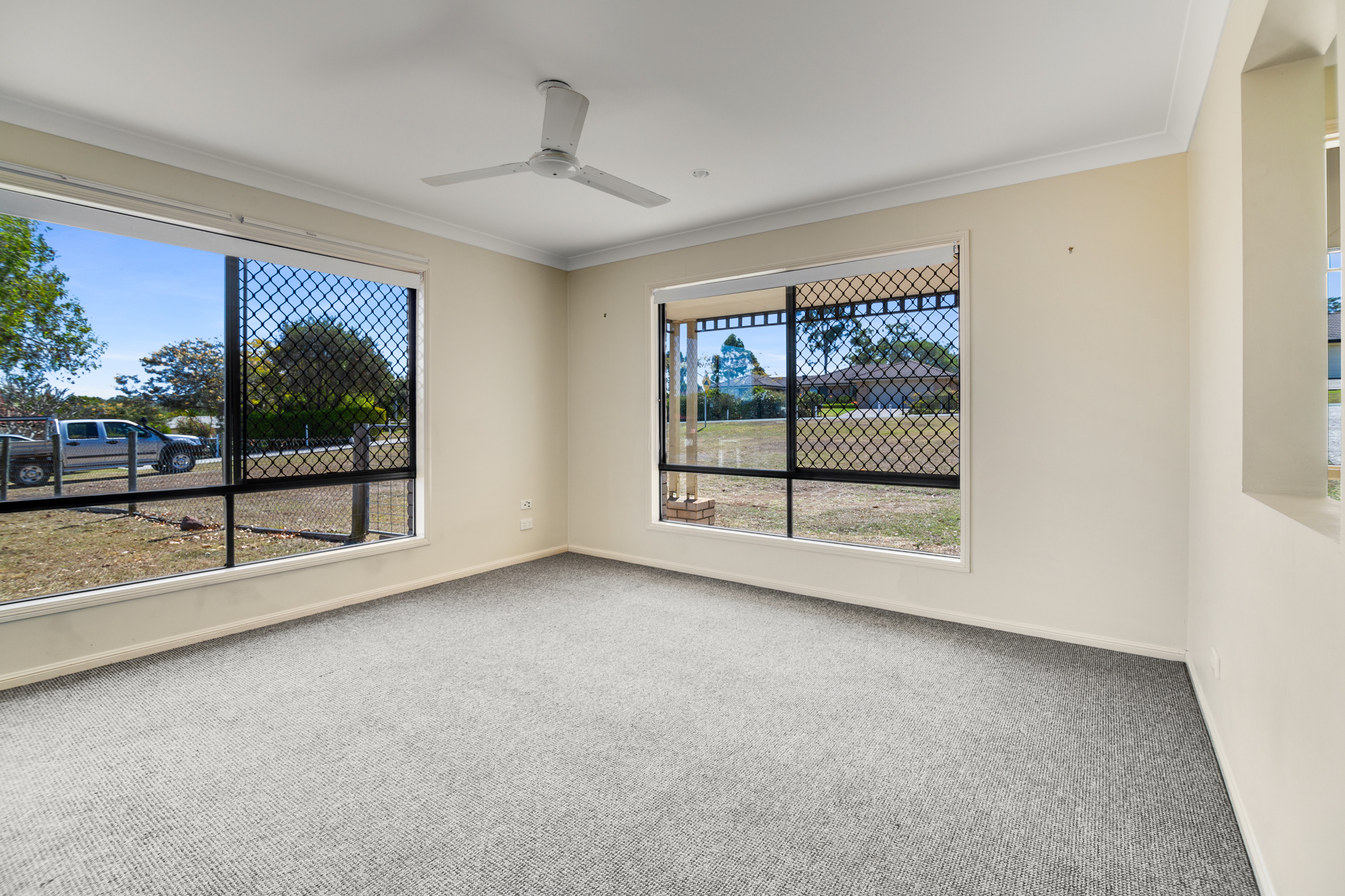 23-25 Oakdale Court, Gleneagle - Thumbnail 3