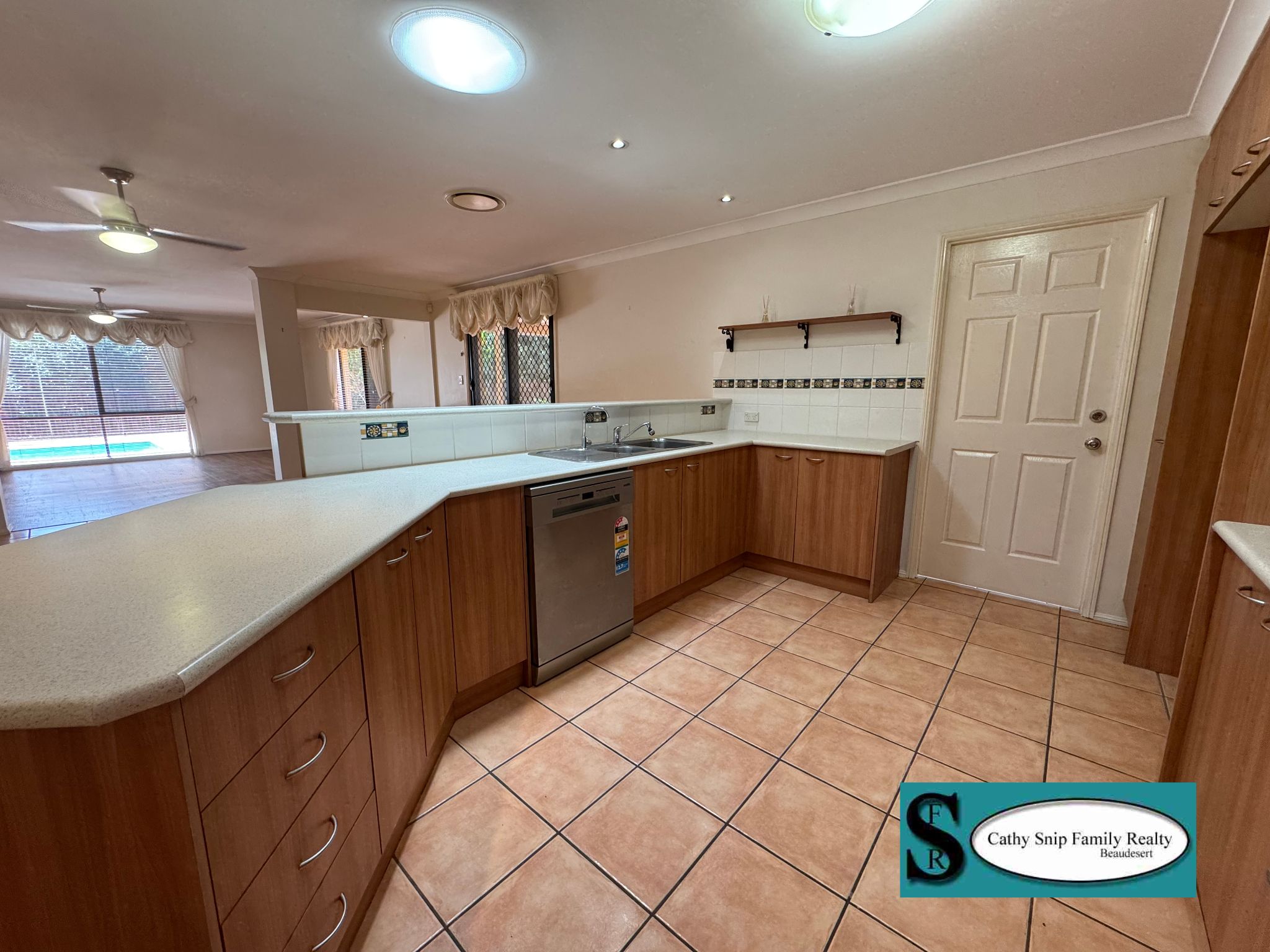 16 Kathleen Crescent, Beaudesert - Thumbnail 5