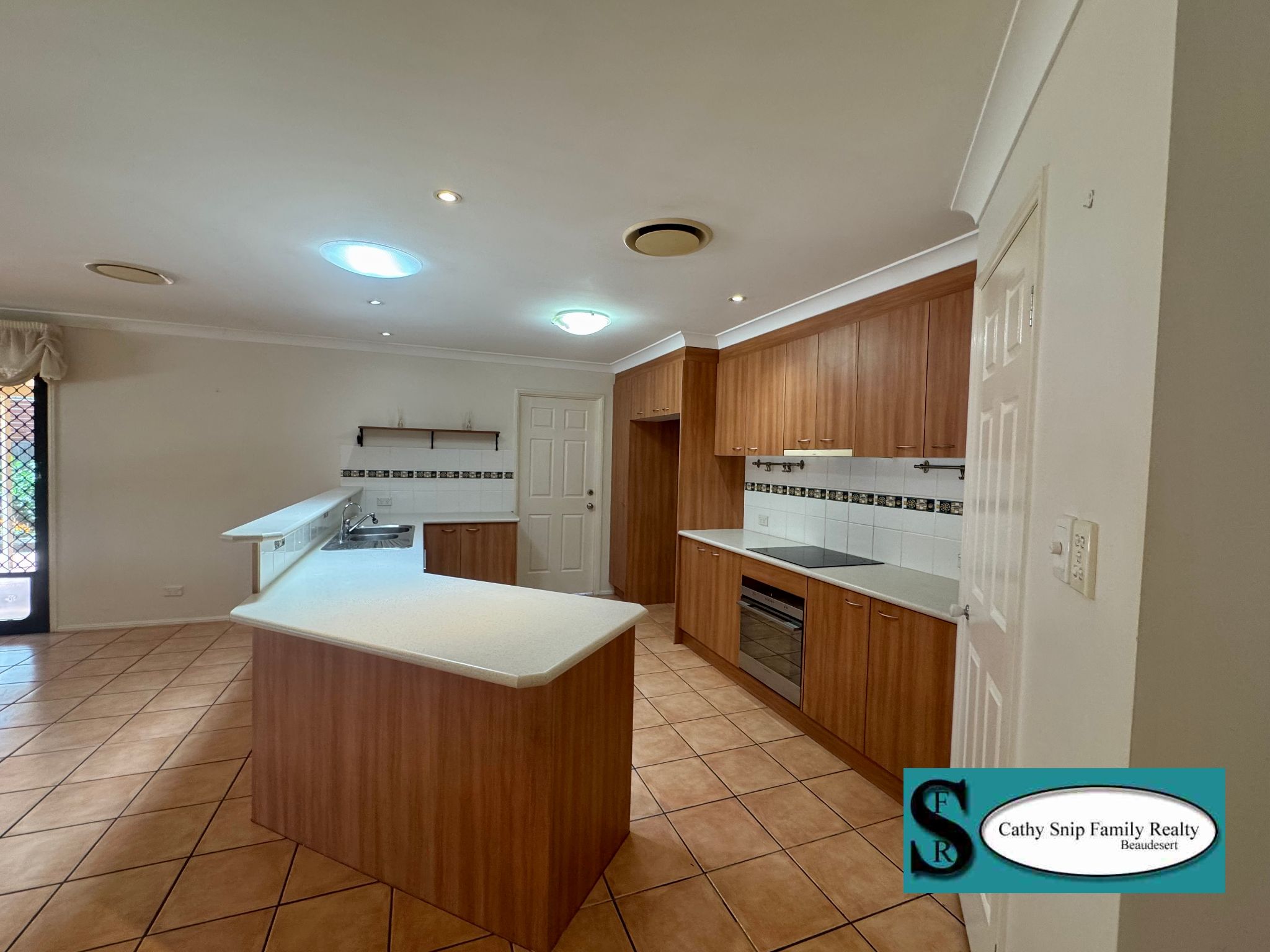16 Kathleen Crescent, Beaudesert - Thumbnail 6