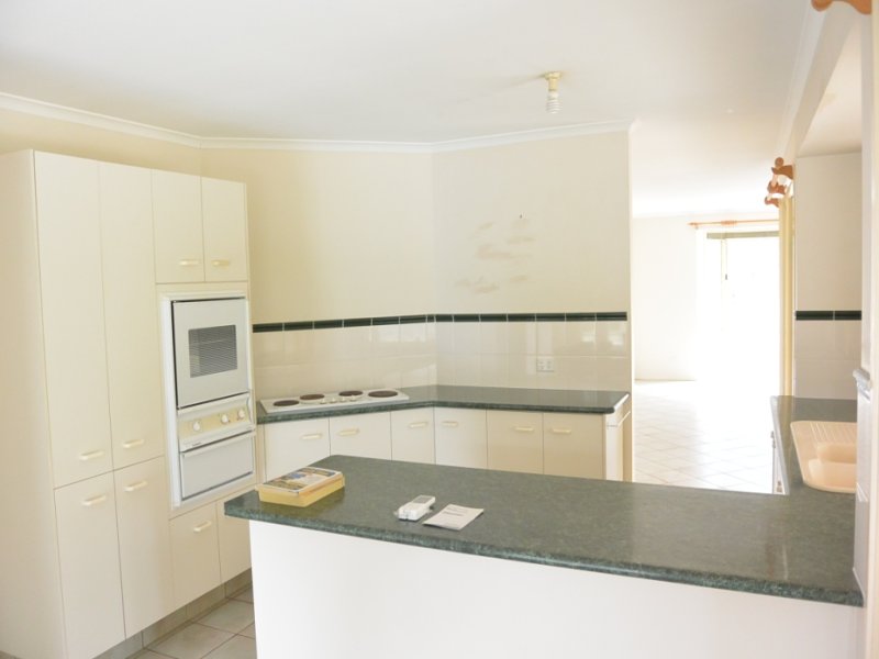 263 Clifton Drive, North Maclean - Thumbnail 8
